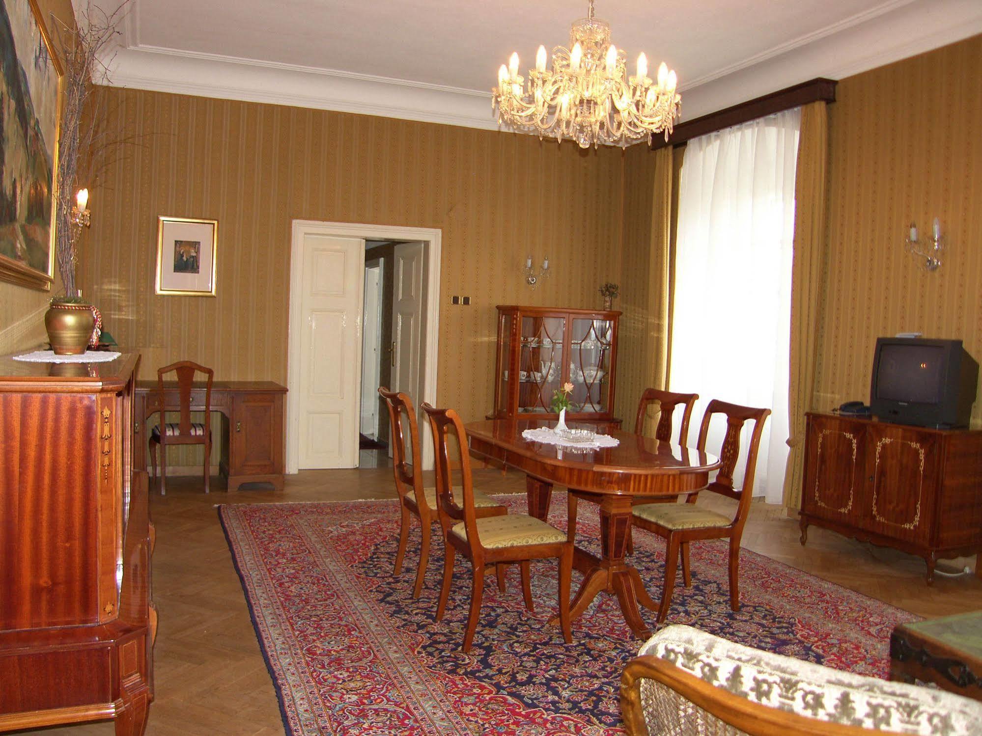 Schlosshotel Zamek Zdíkov Esterno foto