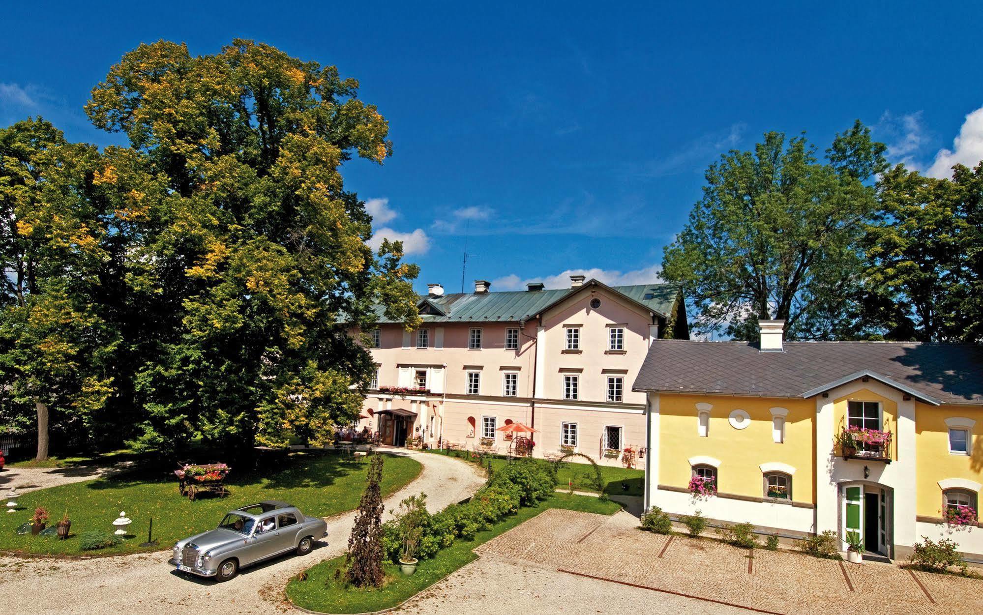 Schlosshotel Zamek Zdíkov Esterno foto