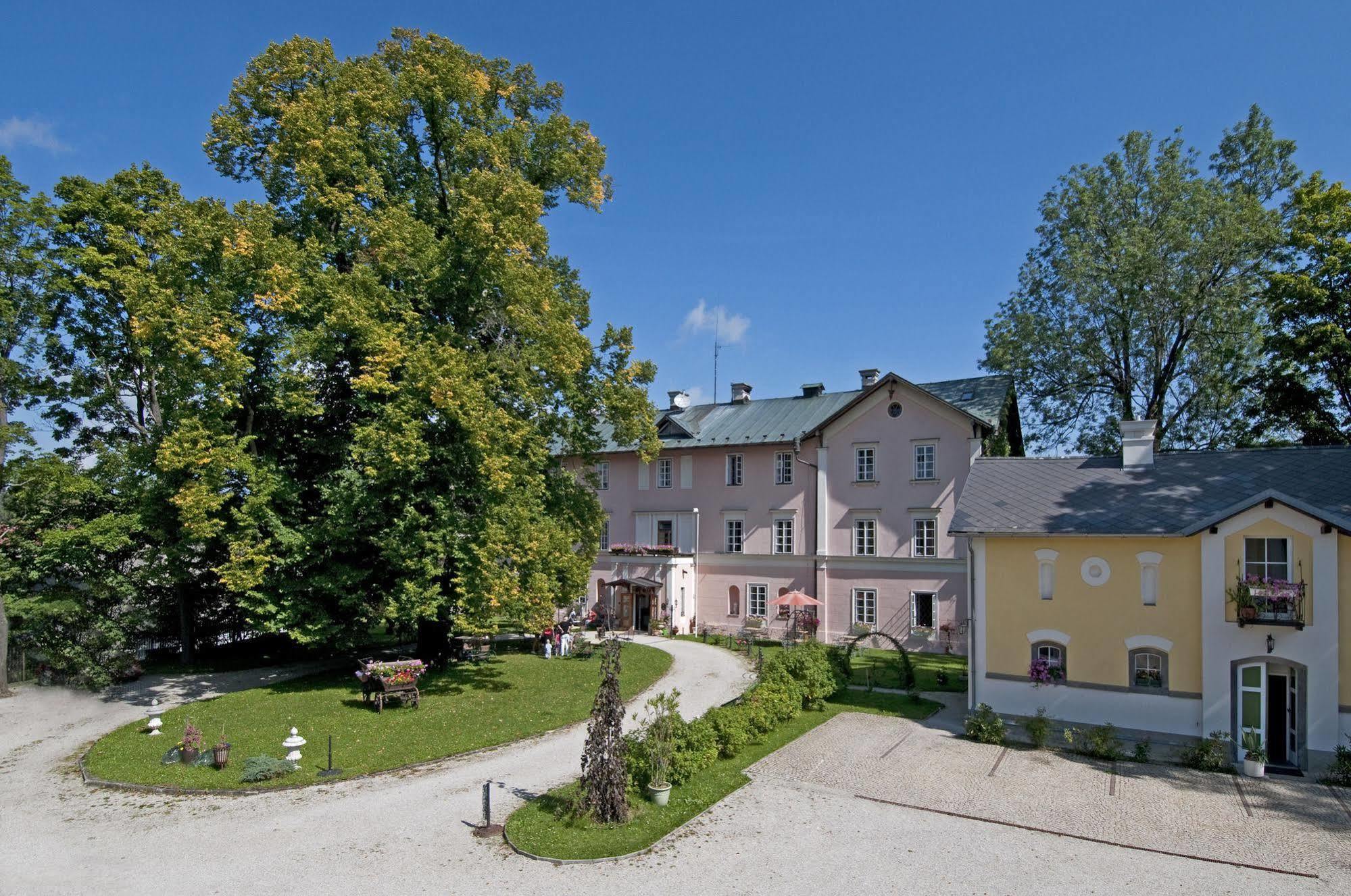 Schlosshotel Zamek Zdíkov Esterno foto